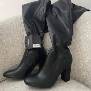 Elegant Black Knee-High Boots